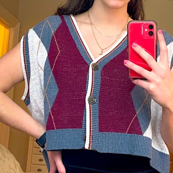 SHEIN Cropped Button Up Vest - Picture 2 of 7